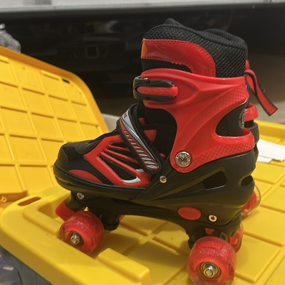 Roller Skates Boys Girls, 4 Size Adjustable Rollerskates Light Up Wheels Youth L - Picture 6 of 8